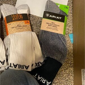 Ariat men’s mid calf acrylic boot socks with half cushion for impact resistance